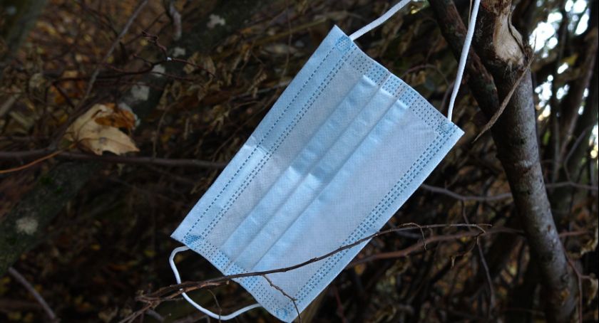 Bez maseczki na świeżym powietrzu – Policja przypomina o obowiązujących ograniczeniach