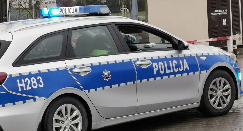 Mężczyzna najechał na stopę dziecka – Czy autem kierował burmistrz?