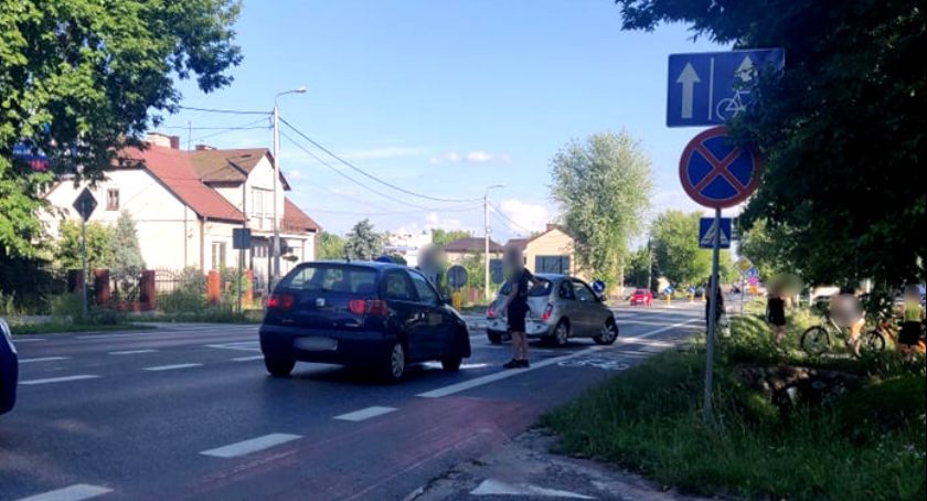 Przepuścił na pasach pieszą – Wjechał w niego seat