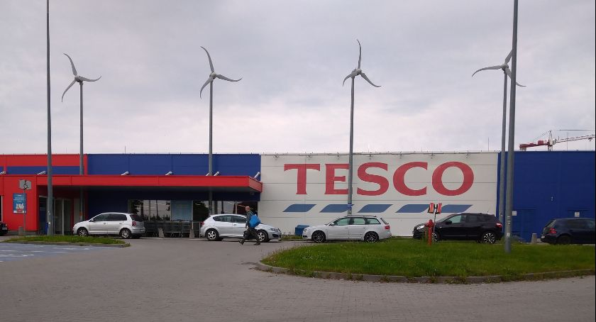 Zamykają Tesco – Co z pracownikami?