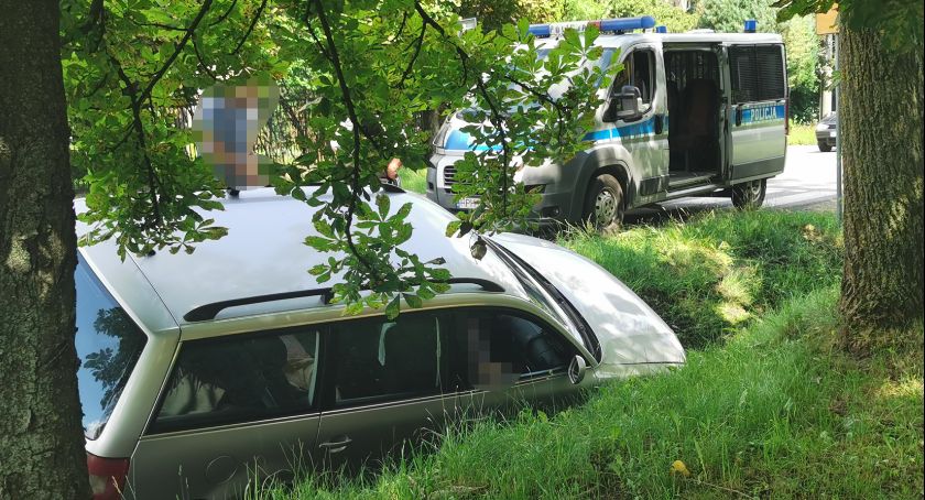 Zjechał do rowu i podał fałszywą tożsamość – Dlaczego oszukał policjantów?