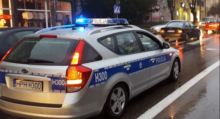 84–letni kierowca potrącił na pasach kobietę