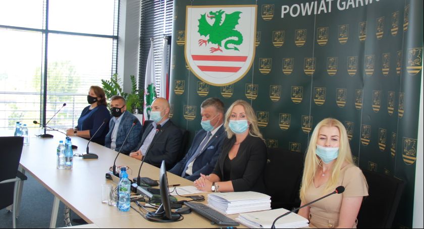 Zutylizują azbest – Dofinansowania na ochronę środowiska i edukację ekologiczną