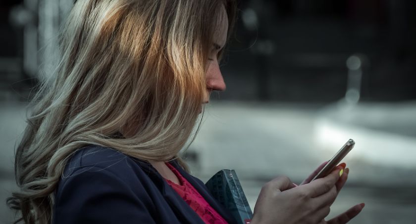 Udawał pracownika infolinii banku – Kobieta straciła kilkadziesiąt tys. zł!