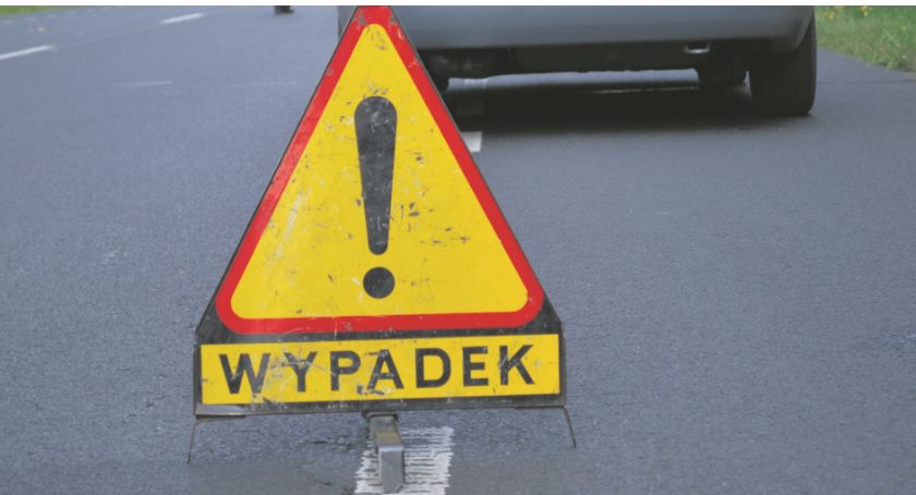 Pijany mężczyzna wpadł pod samochód
