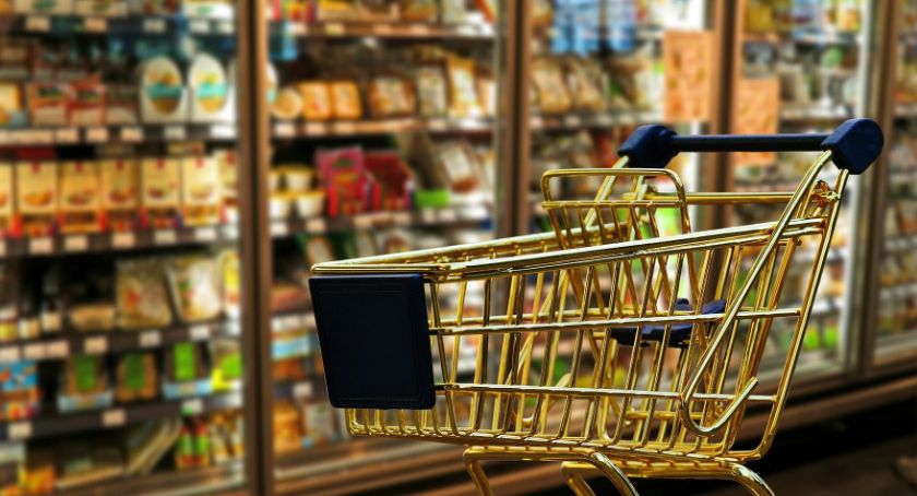 Przez kilka dni okradał market