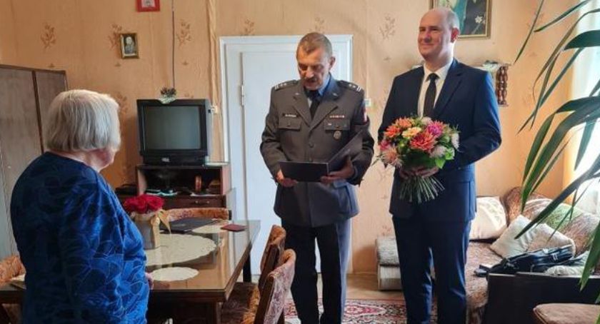 Matki żołnierzy z odznaczeniami