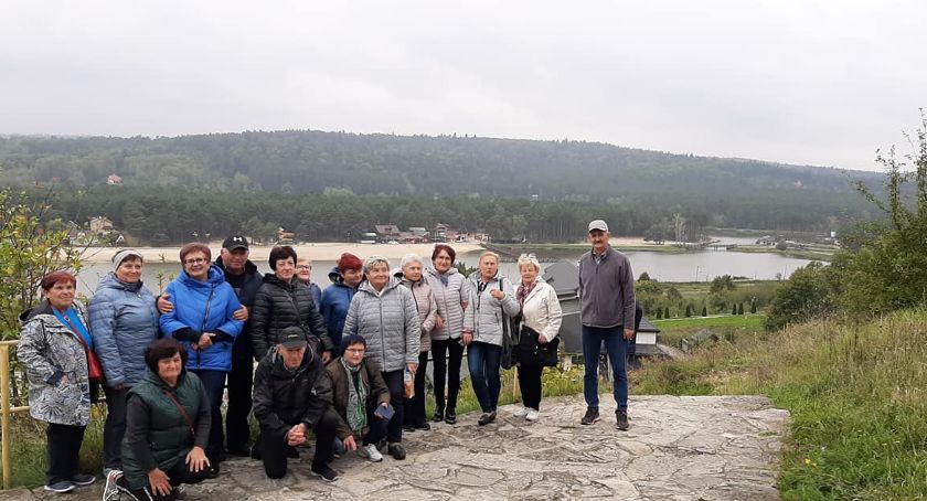 Seniorzy z gminy Łaskarzew na wycieczce w Krasnobrodzie 