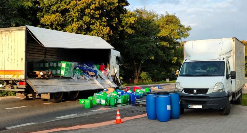 Zderzyły się ciężarówki. W jednej z nich były chemikalia!