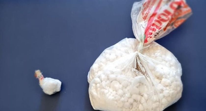 Zarzuty i areszt za handel i posiadanie narkotyków