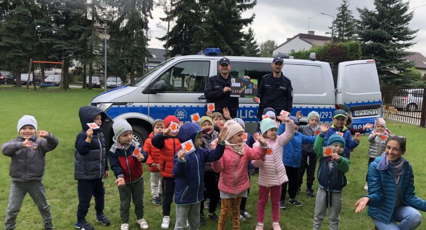 By przedszkolaki wiedziały, że policjant pomaga