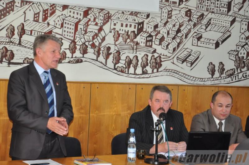 Radnych podzielił pomnik