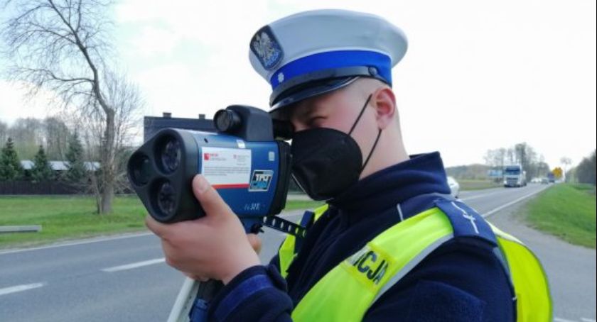 19-latek pędził 108 km/h w zabudowanym – Brawura kierowcy ukarana