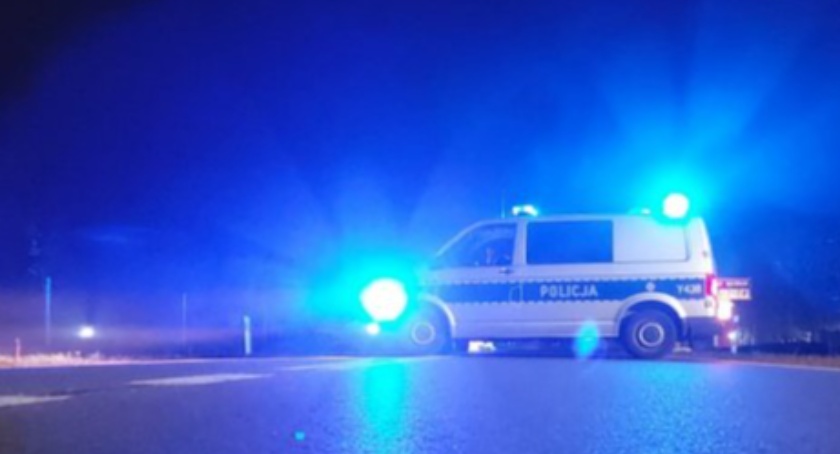 Wpadł w poślizg i uderzył w bariery – Uwaga! Trudne warunki na drogach!
