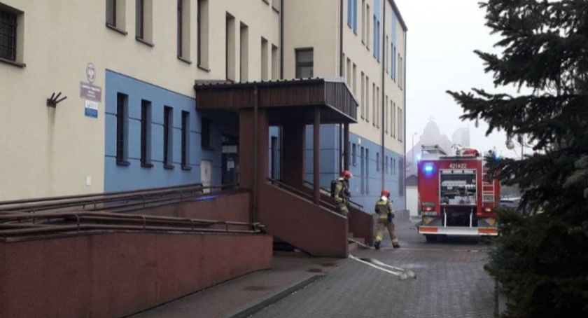 Pożar i ewakuacja komendy policji