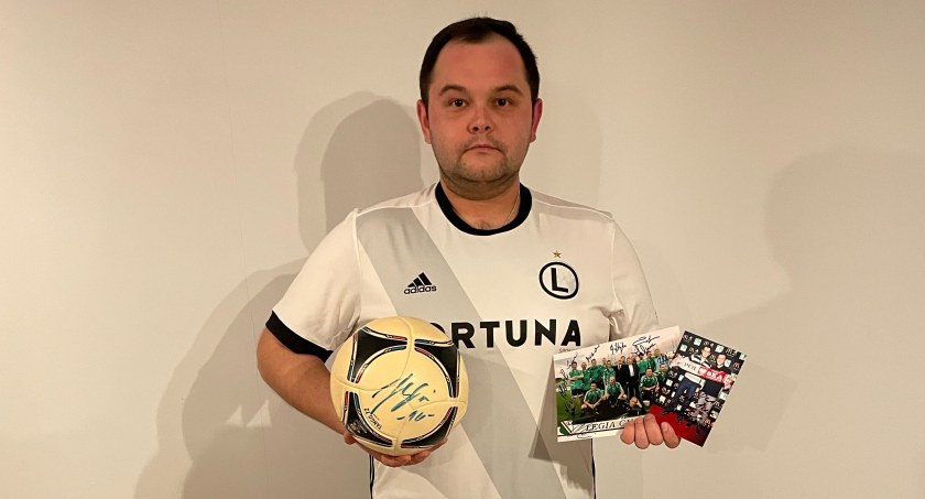 Kibic, który chce mieć wszystkie autografy
