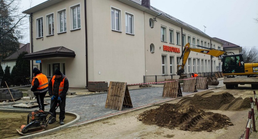 Zmodernizowane drogi i chodniki oraz nowe miejsca parkingowe