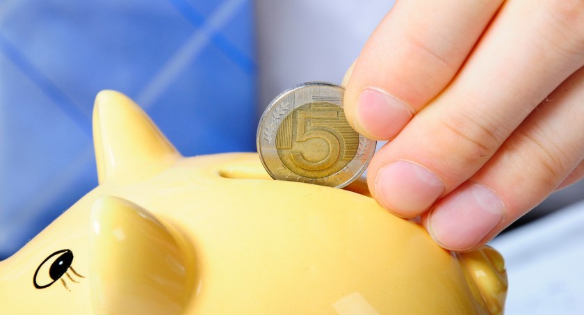 Efekt latte – czy warto rezygnować z drobnych przyjemności dla oszczędności?
