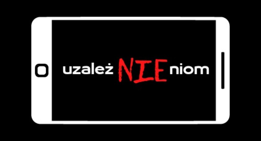 Uczniowie Ekonomika ostrzegają przed fonoholizmem – Projekt UzależNIEniom