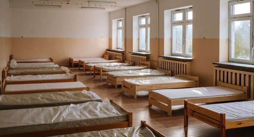 Przyjmiemy ponad 1000 uchodźców! Autobusy pełne ludzi przyjadą z warszawskiego dworca 