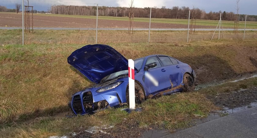 S 17 – Kierowca bmw wjechał do rowu