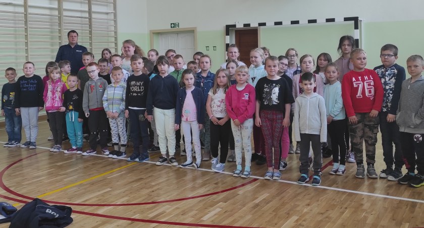Najmłodsi uczyli się z dzielnicowym zasad bezpieczeństwa