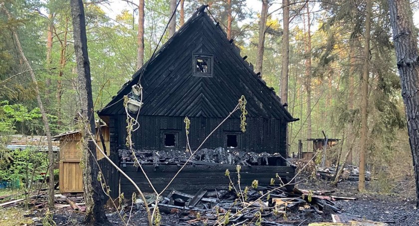 Spłonęły dwa domki letniskowe