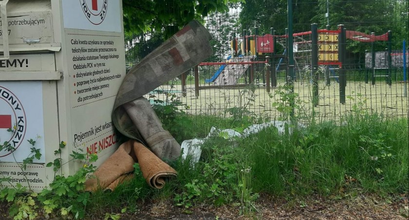 Poszukiwany właściciel wyrzuconych dywanów!