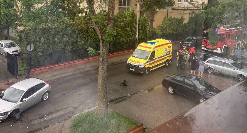 Zderzenie aut na Żwirki i Wigury – Jedna osoba trafiła do szpitala