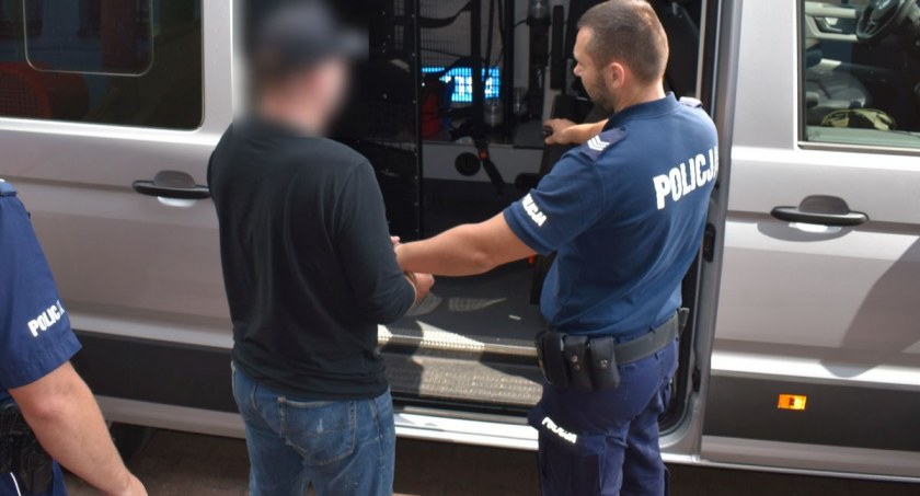 Poszukiwany listem gończym 46-latek zatrzymany – Kobieta, która mu pomagała poniesie konsekwencje!