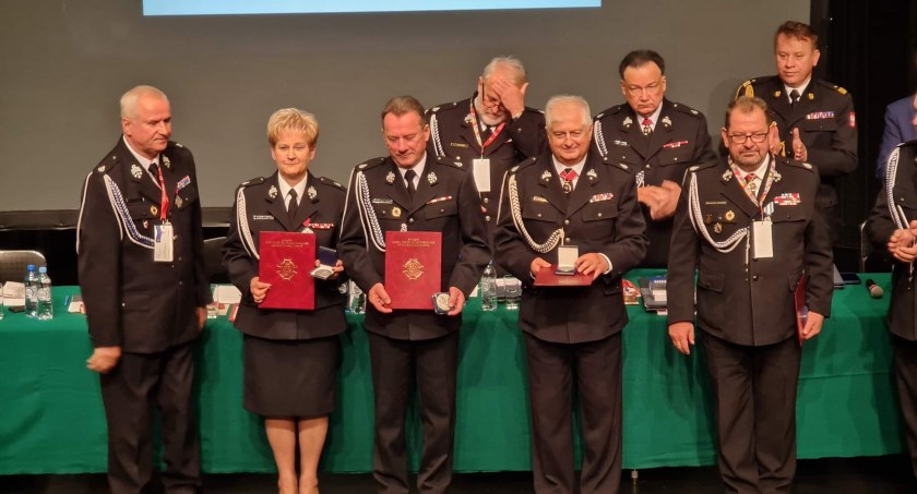 Albina Łubian i Waldemar Sabak z Medalem Honorowym im. Bolesława Chomicza 
