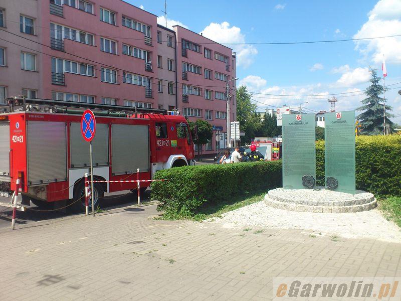 Staranowany słupek w centrum miasta