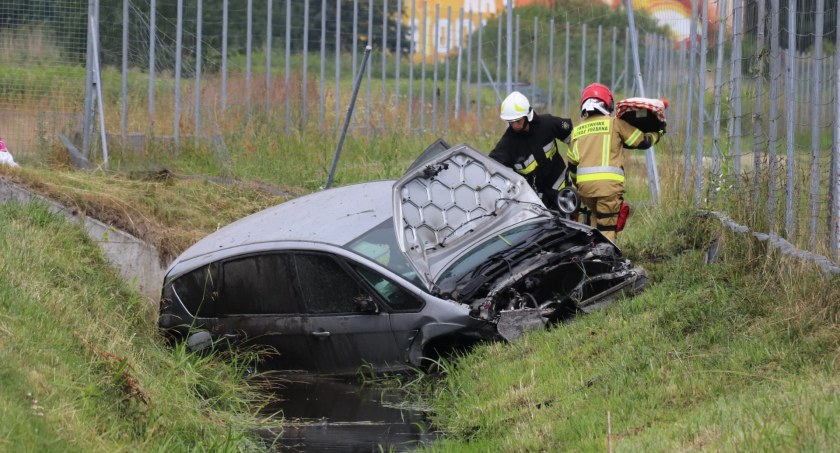 Kierowca zasnął na S17 – W aucie było niemowlę