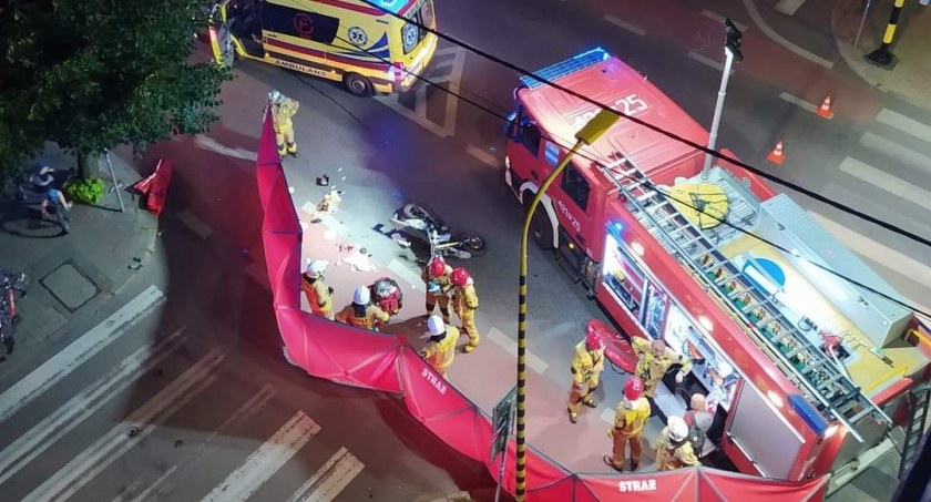 18-latek i 17-latka w szpitalu – Samochód uderzył w motorower 