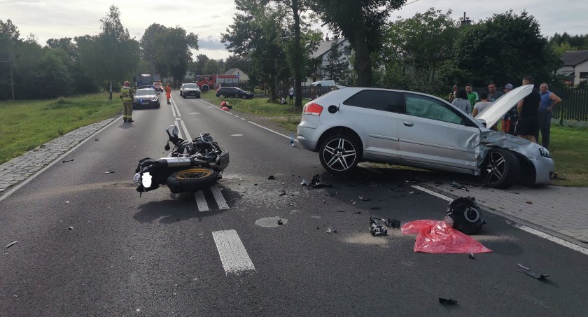 Wypadek na drodze krajowej nr 76. Motocyklistę zabrał śmigłowiec LPR