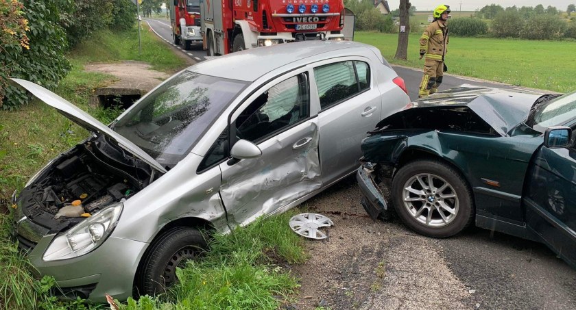 Poważna kolizja opla i bmw