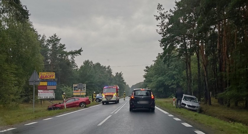 Kolizja na DW 801 – Kierowca hondy nie ustąpił pierwszeństwa