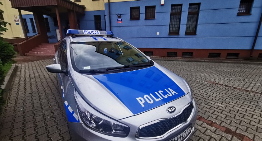 Poszukiwany 32-latek wpadł z amfetaminą