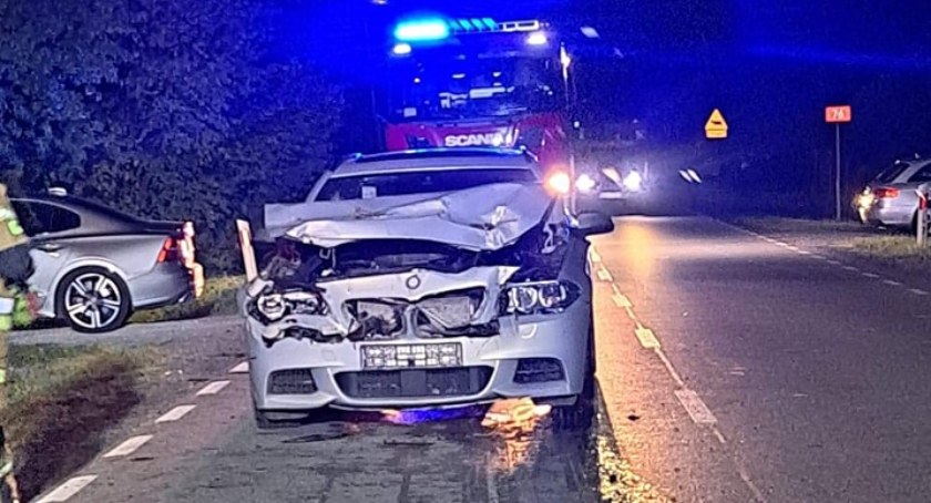 Bmw wjechało w tył ciągnika rolniczego z przyczepą