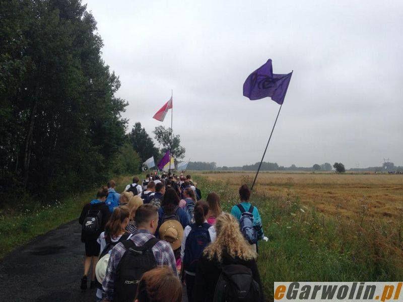Pielgrzymi niestrudzenie wędrują na Jasną Górę