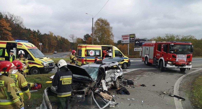 Poważny wypadek na skrzyżowaniu w Wildze – Dwie osoby w szpitalu