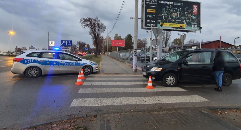 Potrącenie rowerzystki na pasach