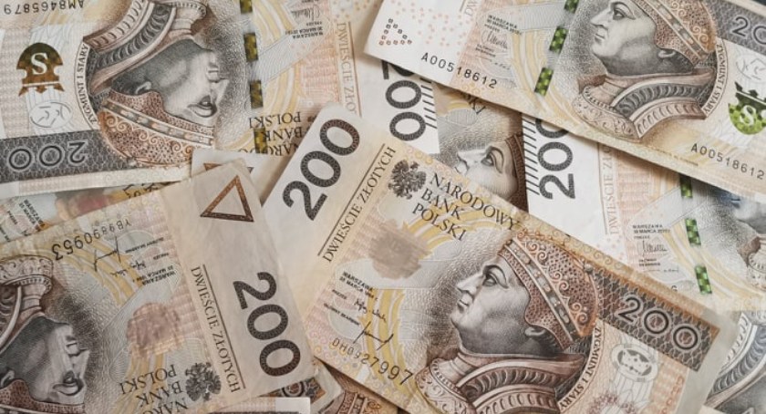 Emeryci i renciści dostaną pieniądze jeszcze przed świętami?