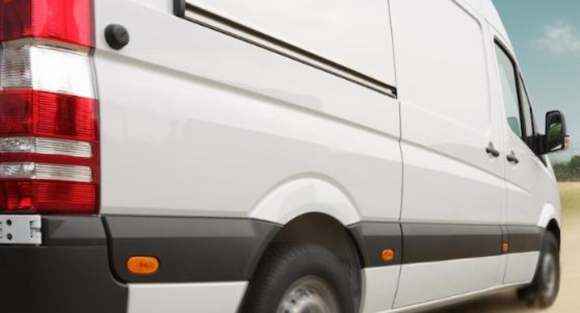 Podejrzany bus podjeżdżał pod posesje – 