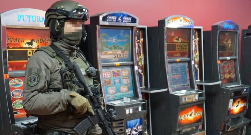 Zatrzymali prawie tysiąc nielegalnych automatów 
