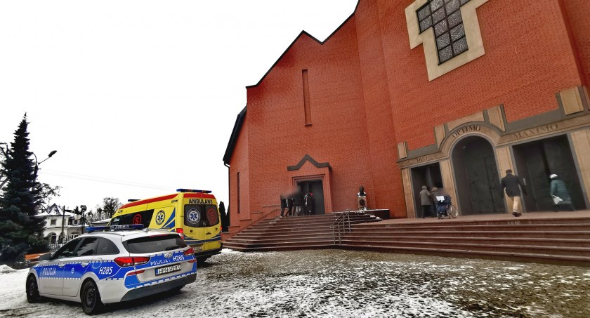 Akcja policji i pogotowia w kościele