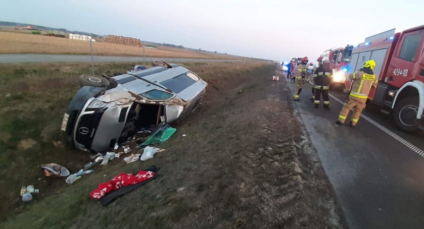 Kierowca busa zasnął na S17 – Autem podróżowało 7 osób