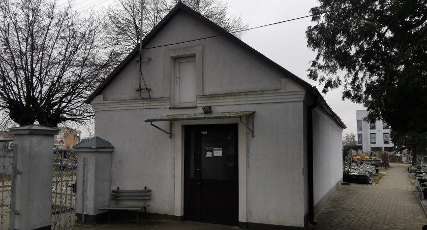 Kancelaria cmentarza przeniesiona 