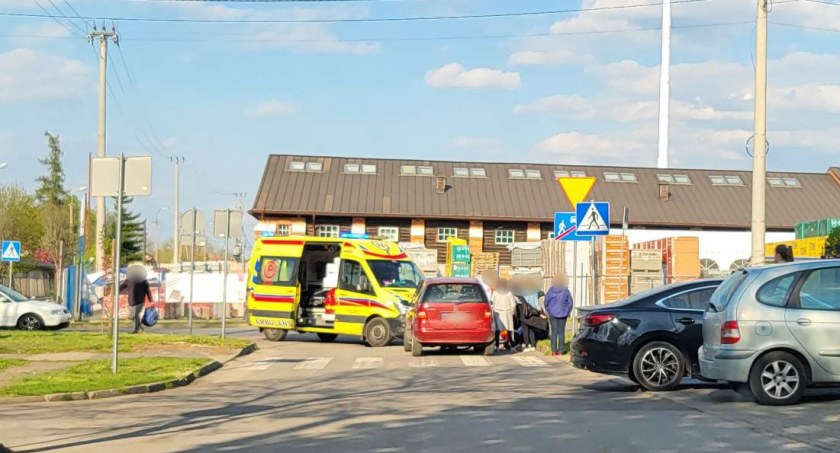 Potrącenie nastoletniej rowerzystki na pasach 