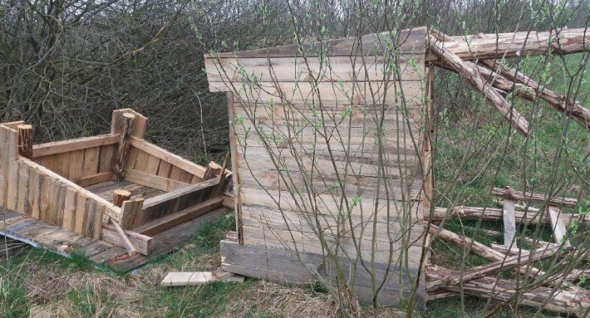 Kto zniszczył ambony?